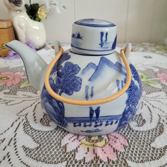 Vintage Blue and White Tea Pot with bamboo Handle Asian Theme - Picture 2 of 13